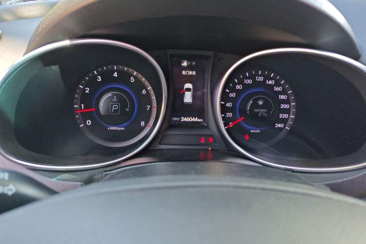 Used Hyundai Santa Fe 2013 2.4L Automatic Two-Wheel Drive Smart Version Instrument Cluster