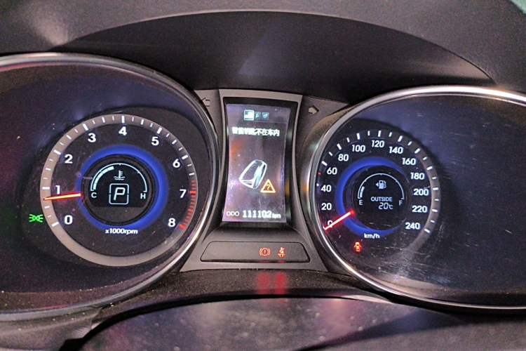 Used Hyundai Santa Fe 2013 2.4L Automatic 4x4 Prestige Edition Instrument Cluster