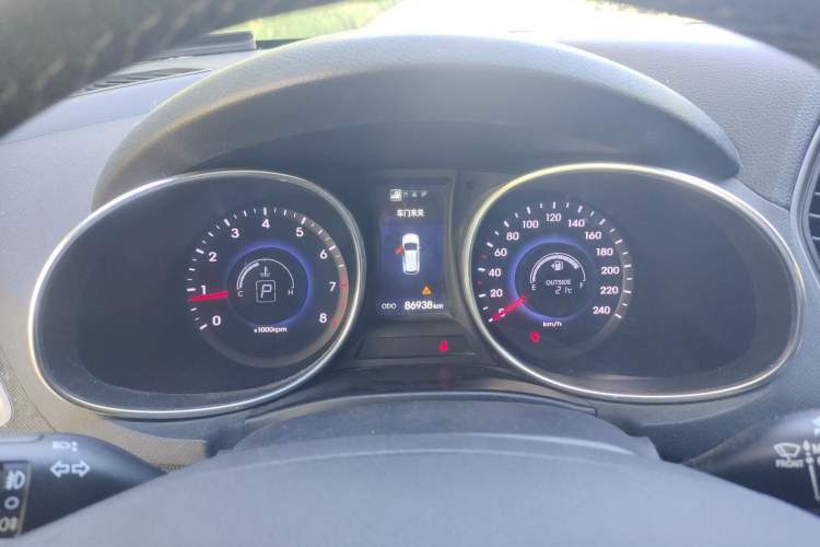 Used Hyundai Santa Fe 2013 2.4L Automatic Two-Wheel Drive Smart Version Instrument Cluster