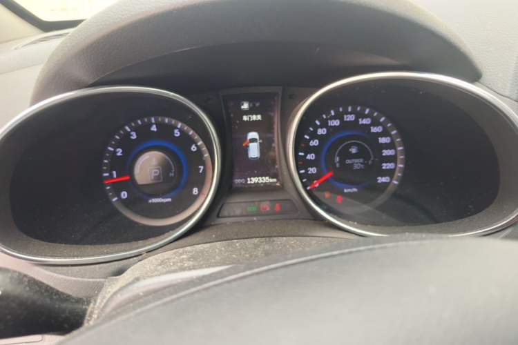 Used Hyundai Santa Fe 2013 2.4L Automatic Two-Wheel Drive Smart Version Instrument Cluster