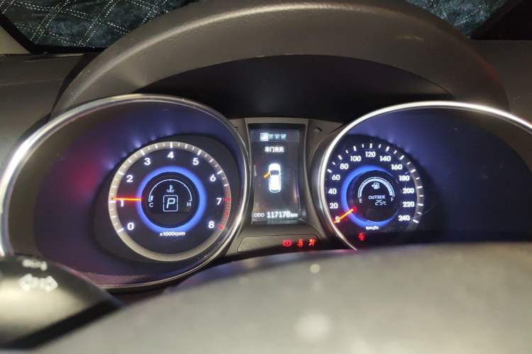 Used Hyundai Santa Fe 2013 2.4L Automatic Two-Wheel Drive Smart Version Instrument Cluster