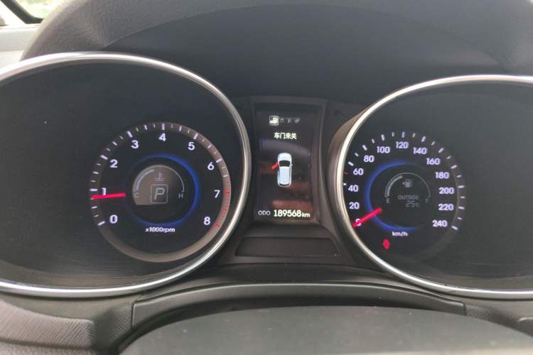Used Hyundai Santa Fe 2013 2.4L Automatic Two-Wheel Drive Smart Version Instrument Cluster