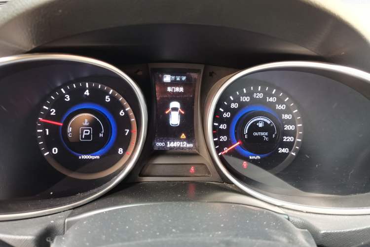 Used Hyundai Santa Fe 2013 2.4L Automatic Two-Wheel Drive Smart Version Instrument Cluster