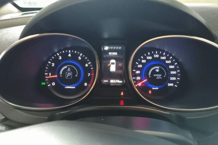 Used Hyundai Santa Fe 2013 2.0T Automatic All-Wheel Drive Top Trim Instrument Cluster