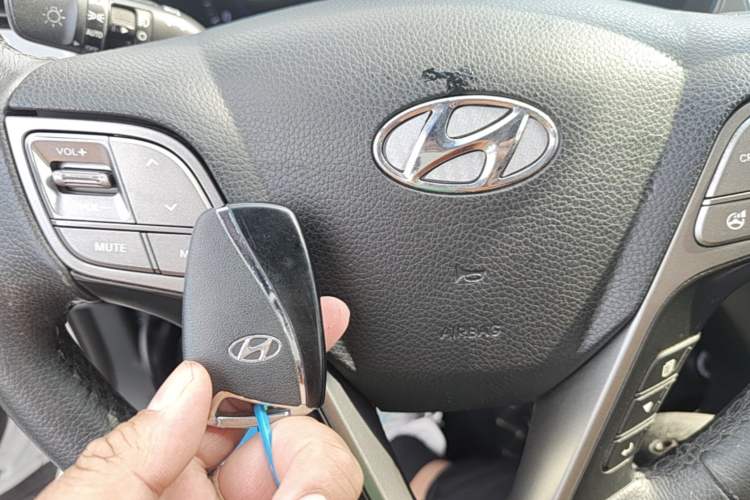 Used Hyundai Santa Fe 2013 2.4L Automatic 2WD Comfort Edition Interior 1