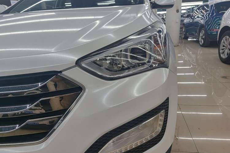 Used Hyundai Santa Fe 2013 2.4L Automatic Two-Wheel Drive Smart Version Left Front Headlight