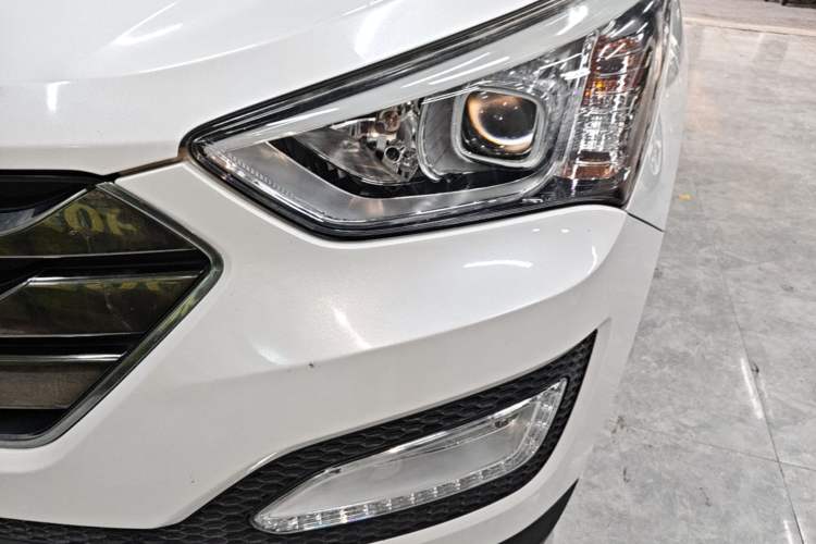 Used Hyundai Santa Fe 2013 Revised Version 2.4L Automatic All-Wheel Drive Smart Type Left Front Headlight