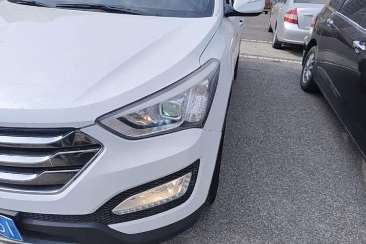 Used Hyundai Santa Fe 2013 2.4L Automatic 2WD Comfort Edition Left Front Headlight