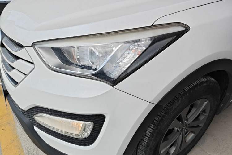 Used Hyundai Santa Fe 2013 2.4L Automatic 2WD Comfort Edition Left Front Headlight