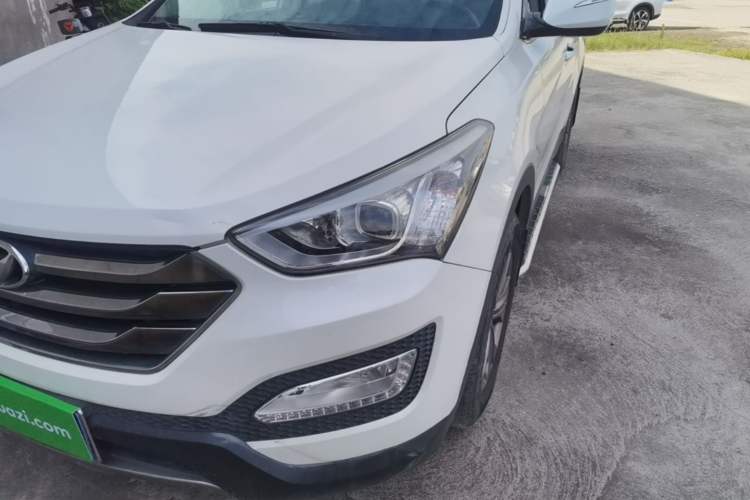 Used Hyundai Santa Fe 2013 2.4L Automatic Two-Wheel Drive Smart Version Left Front Headlight