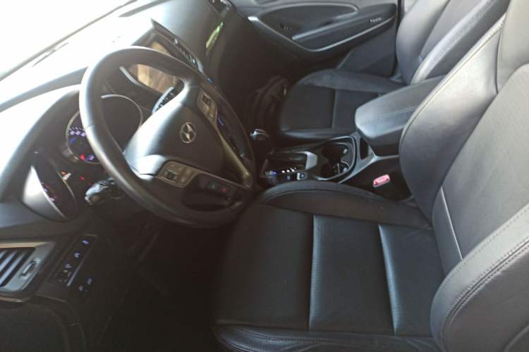 Used Hyundai Santa Fe 2013 2.4L Automatic Two-Wheel Drive Smart Version Left Front Seat