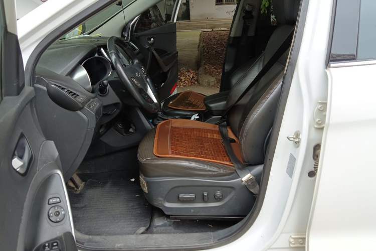 Used Hyundai Santa Fe 2013 2.4L Automatic Two-Wheel Drive Smart Version Left Front Seat