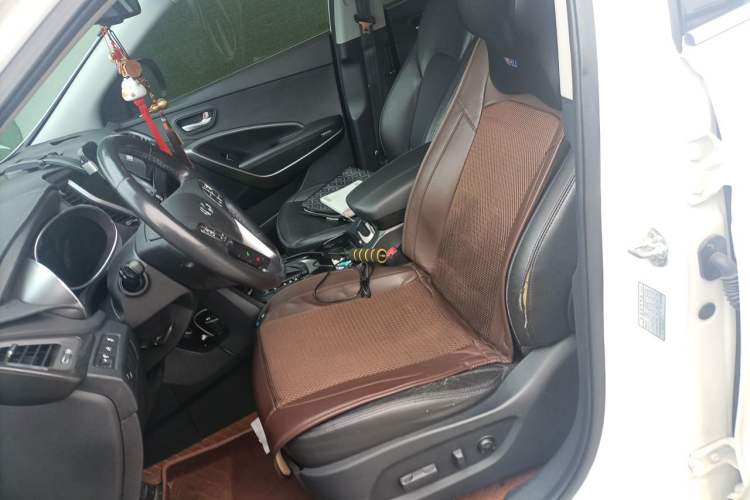 Used Hyundai Santa Fe 2013 2.4L Automatic Two-Wheel Drive Smart Version Left Front Seat