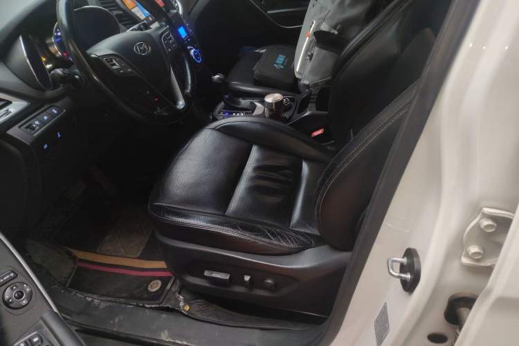Used Hyundai Santa Fe 2013 2.4L Automatic 4x4 Prestige Edition Left Front Seat