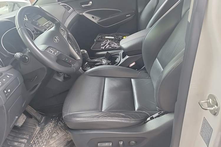 Used Hyundai Santa Fe 2013 2.4L Automatic Two-Wheel Drive Smart Version Left Front Seat