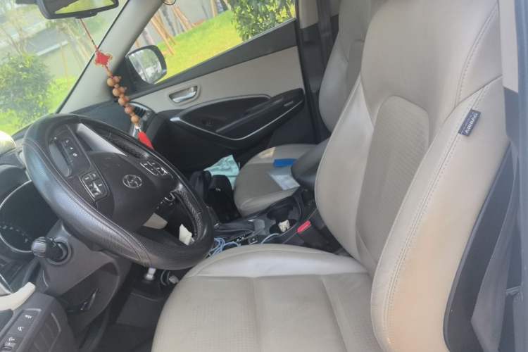Used Hyundai Santa Fe 2013 2.4L Automatic Two-Wheel Drive Smart Version Left Front Seat