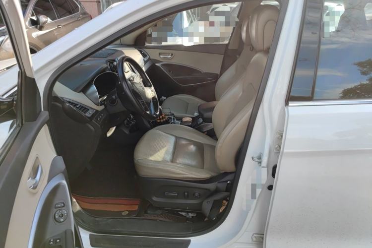 Used Hyundai Santa Fe 2013 2.4L Automatic 4x4 Smart Version Left Front Seat