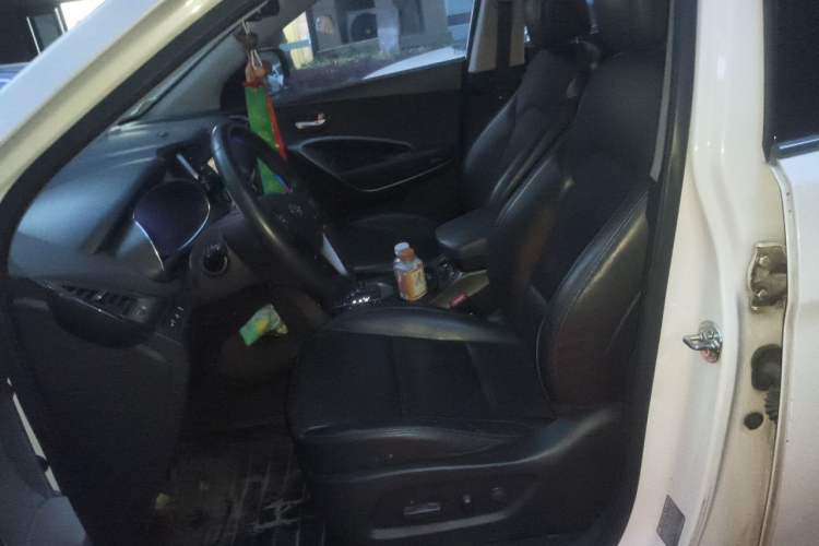 Used Hyundai Santa Fe 2013 2.0T Automatic All-Wheel Drive Prestige Version Left Front Seat