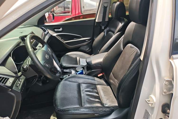 Used Hyundai Santa Fe 2013 2.0T Automatic All-Wheel Drive Top Trim Left Front Seat