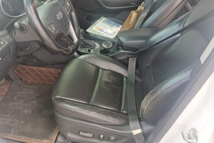 Used Hyundai Santa Fe 2013 2.4L Automatic Two-Wheel Drive Smart Version Left Front Seat