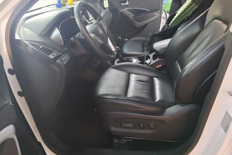 Used Hyundai Santa Fe 2013 2.4L Automatic 4x4 Prestige Edition Left Front Seat