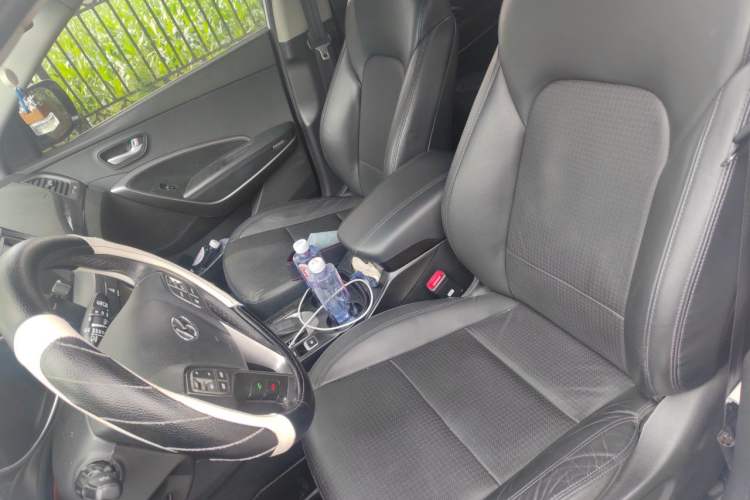 Used Hyundai Santa Fe 2013 2.4L Automatic Two-Wheel Drive Smart Version Left Front Seat
