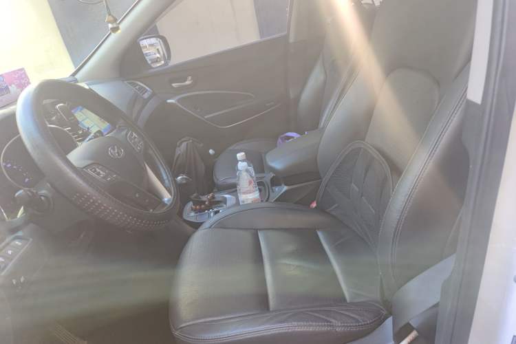 Used Hyundai Santa Fe 2013 2.4L Automatic Two-Wheel Drive Smart Version Left Front Seat