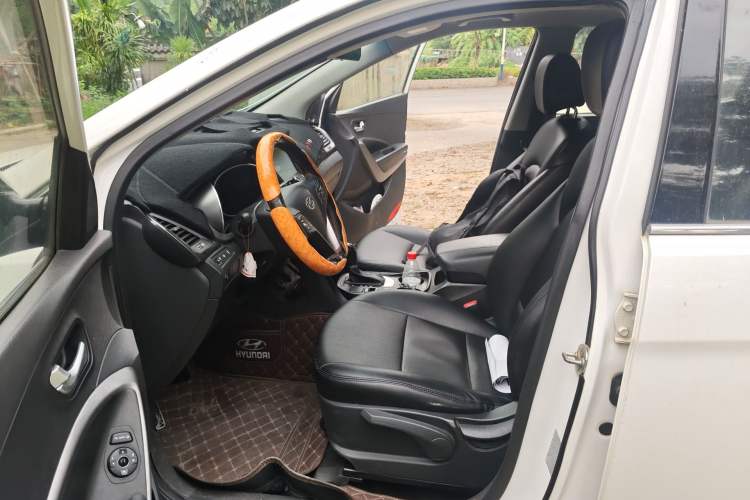 Used Hyundai Santa Fe 2013 2.4L Automatic 2WD Comfort Edition Left Front Seat