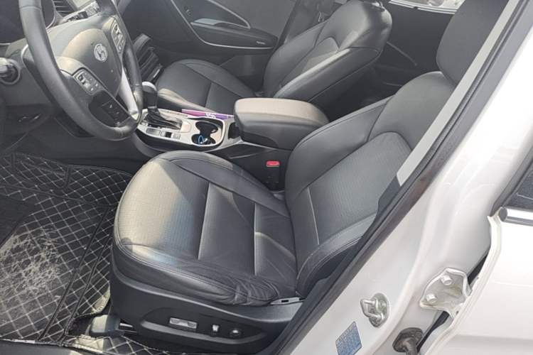 Used Hyundai Santa Fe 2013 2.4L Automatic 2WD Comfort Edition Left Front Seat