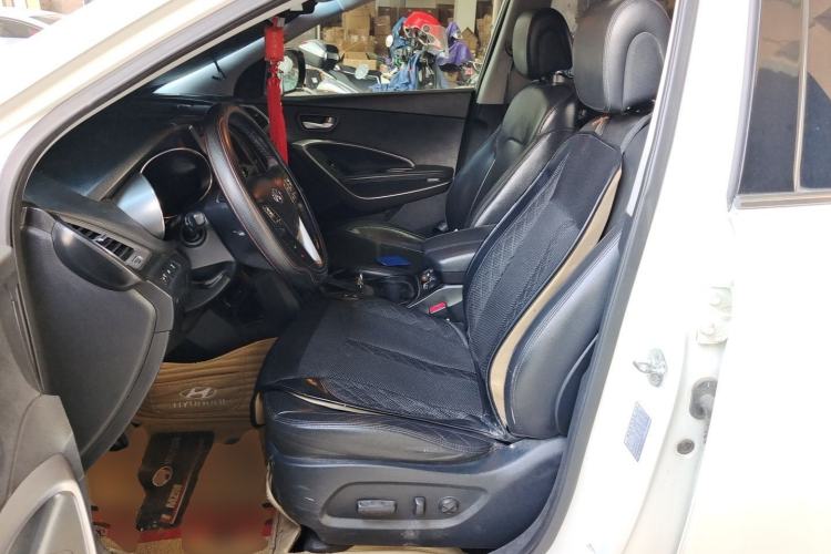 Used Hyundai Santa Fe 2013 2.4L Automatic Two-Wheel Drive Smart Version Left Front Seat
