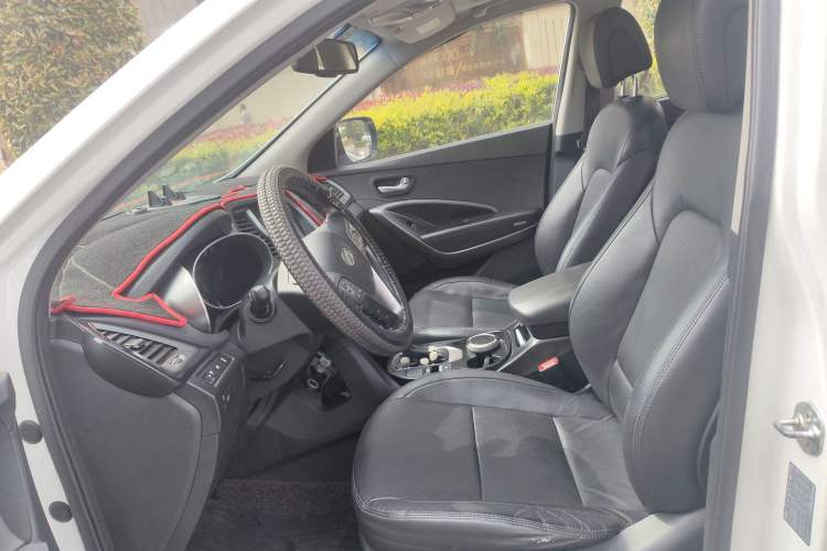 Used Hyundai Santa Fe 2013 2.4L Automatic Two-Wheel Drive Smart Version Left Front Seat