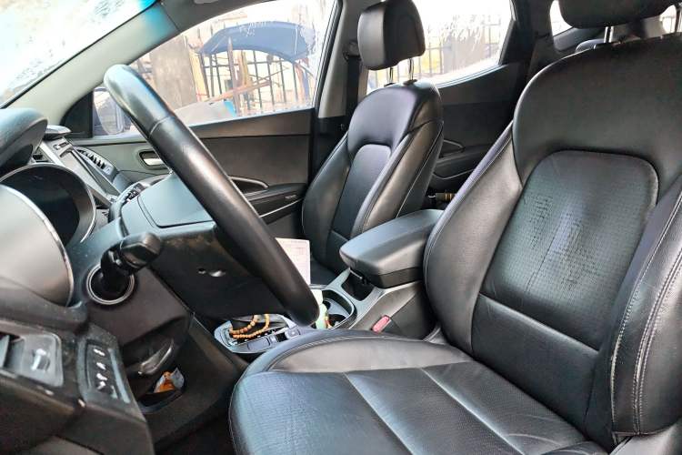 Used Hyundai Santa Fe 2013 2.4L Automatic Two-Wheel Drive Smart Version Left Front Seat