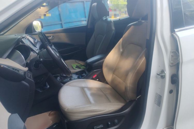 Used Hyundai Santa Fe 2013 2.4L Automatic 4x4 Smart Version Left Front Seat