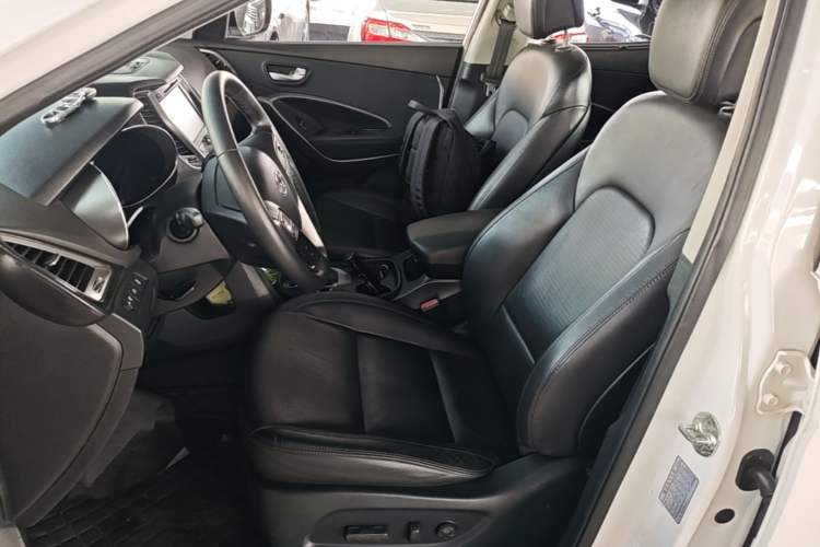 Used Hyundai Santa Fe 2013 2.4L Automatic Two-Wheel Drive Smart Version Left Front Seat