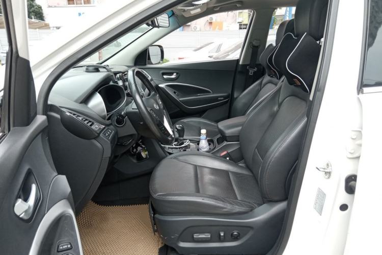 Used Hyundai Santa Fe 2013 2.4L Automatic Two-Wheel Drive Smart Version Left Front Seat
