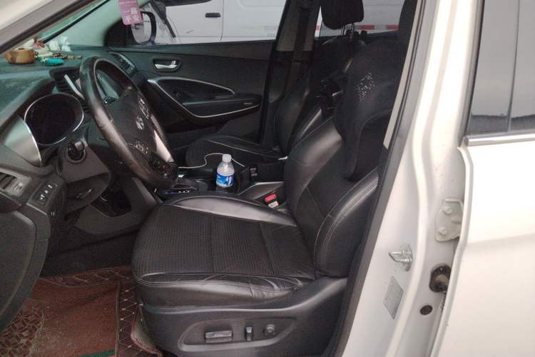 Used Hyundai Santa Fe 2013 2.4L Automatic Two-Wheel Drive Smart Version Left Front Seat