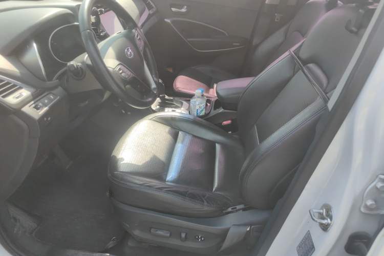 Used Hyundai Santa Fe 2013 2.4L Automatic Two-Wheel Drive Smart Version Left Front Seat