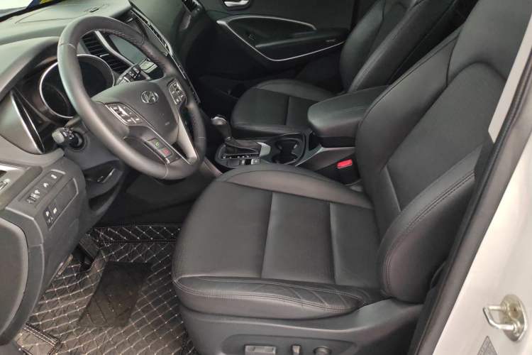 Used Hyundai Santa Fe 2013 2.4L Automatic Two-Wheel Drive Smart Version Left Front Seat
