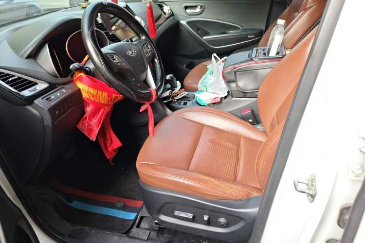 Used Hyundai Santa Fe 2013 Facelifted Version 2.0T Automatic Two-Wheel Drive Prestige Edition Left Front Seat