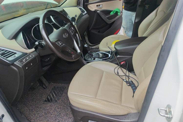 Used Hyundai Santa Fe 2013 2.4L Automatic 4x4 Prestige Edition Left Front Seat