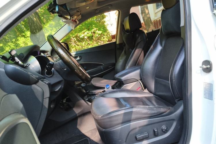 Used Hyundai Santa Fe 2013 2.0T Automatic All-Wheel Drive Prestige Version Left Front Seat