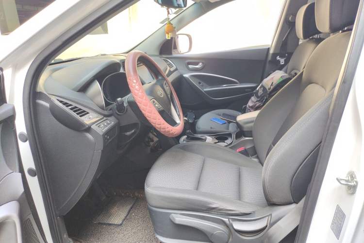 Used Hyundai Santa Fe 2013 2.4L Automatic 2WD Comfort Edition Left Front Seat