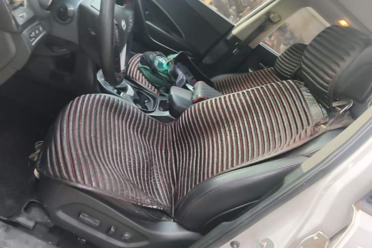 Used Hyundai Santa Fe 2013 2.4L Automatic Two-Wheel Drive Smart Version Left Front Seat
