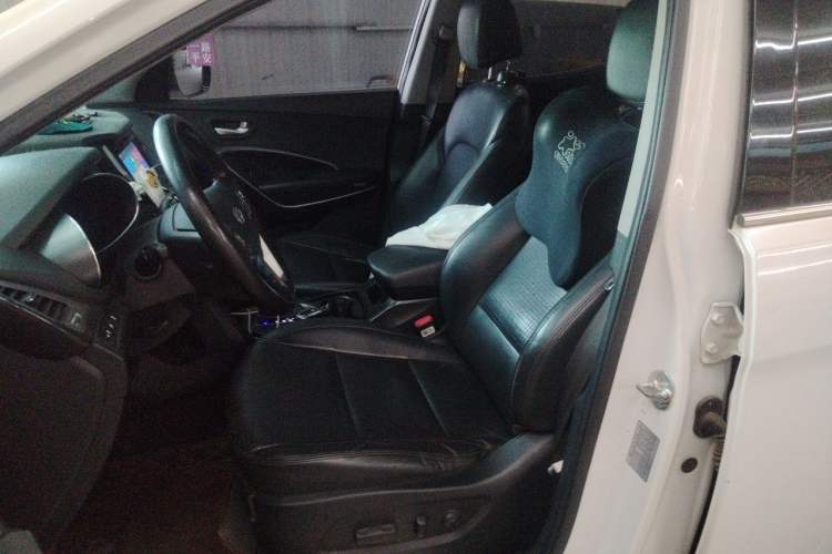 Used Hyundai Santa Fe 2013 2.4L Automatic Two-Wheel Drive Smart Version Left Front Seat