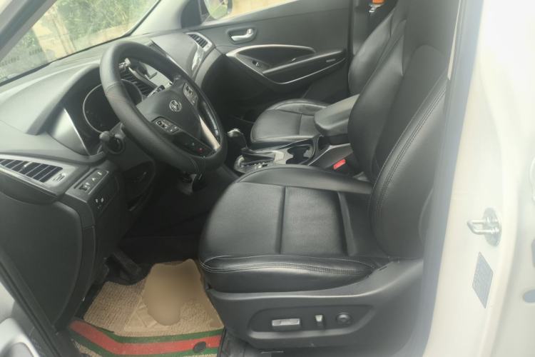 Used Hyundai Santa Fe 2013 2.4L Automatic Two-Wheel Drive Smart Version Left Front Seat
