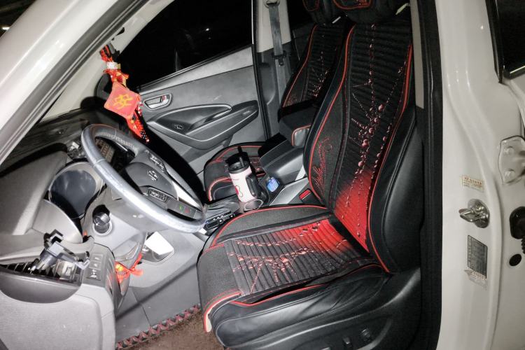 Used Hyundai Santa Fe 2013 2.4L Automatic Two-Wheel Drive Smart Version Left Front Seat