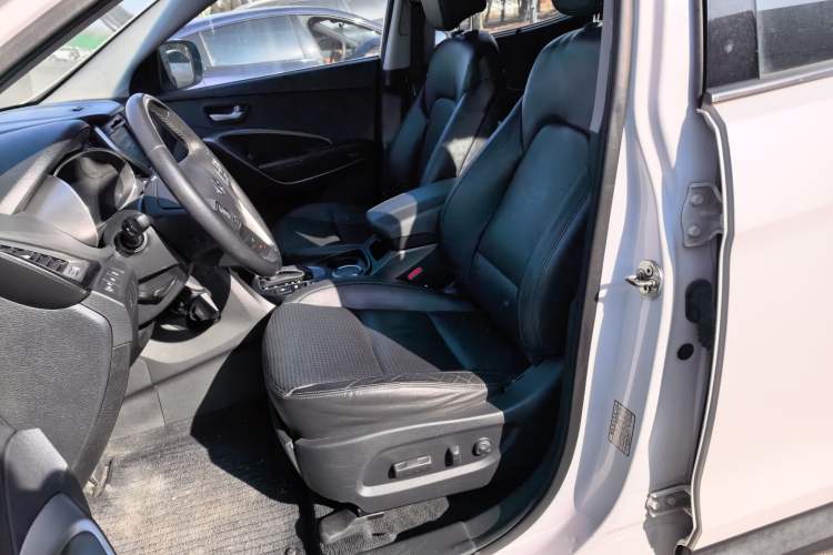 Used Hyundai Santa Fe 2013 2.0T Automatic All-Wheel Drive Prestige Version Left Front Seat
