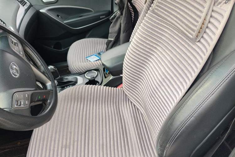 Used Hyundai Santa Fe 2013 2.4L Automatic Two-Wheel Drive Smart Version Left Front Seat