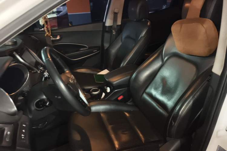 Used Hyundai Santa Fe 2013 Revised Version 2.0T Automatic All-Wheel Drive Top-Tier Trim Left Front Seat