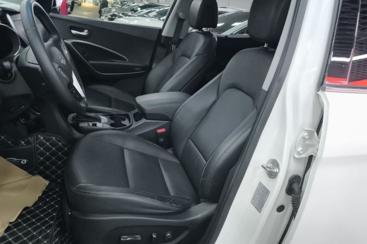Used Hyundai Santa Fe 2013 2.4L Automatic Two-Wheel Drive Smart Version Left Front Seat